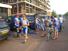 Vertrek fietsclub foto 8