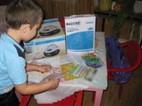 Overhandiging artikelen op zigeunerschool